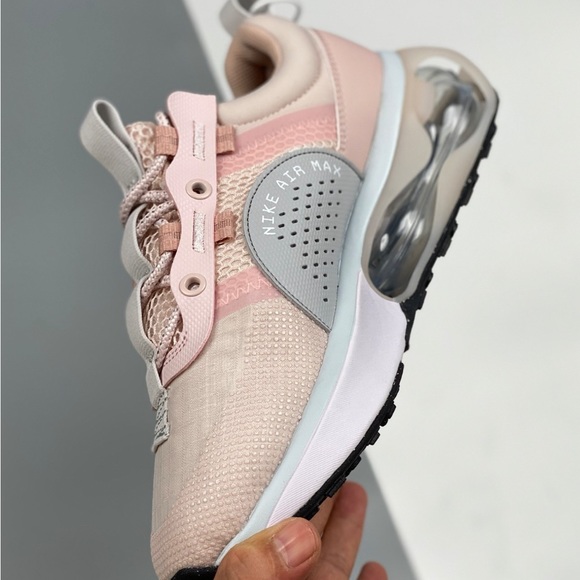 NIKE AIR MAX -Color BARELY ROSE WHITE Size